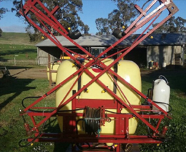8 Metre Hardi 600Lt 3PL Sprayer For Sale Machinery